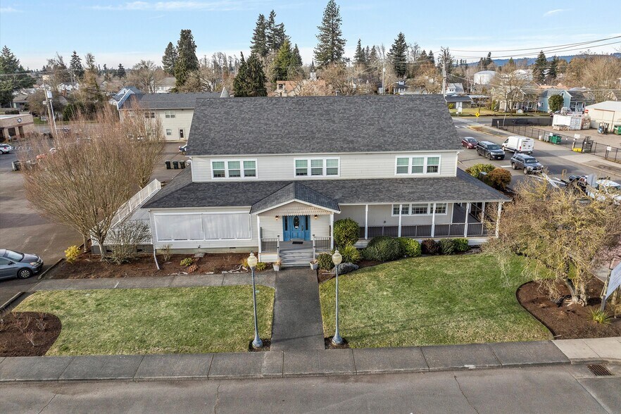 Primary Photo Of 113 N Elm St, Canby Restaurant For Sale