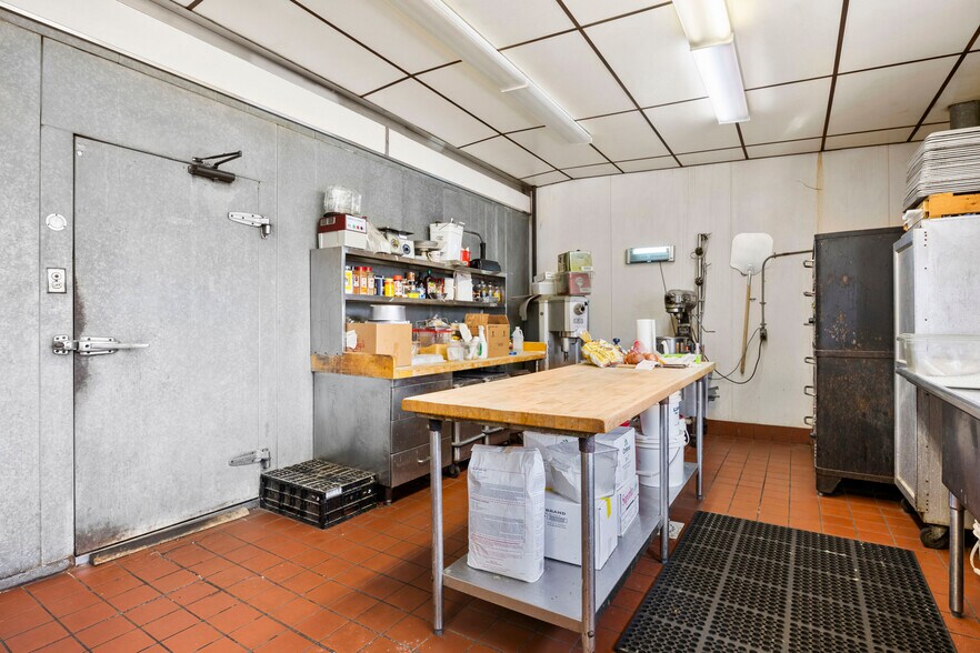 More Photos Of 1975 Central Ave, Albany Restaurant For Sale