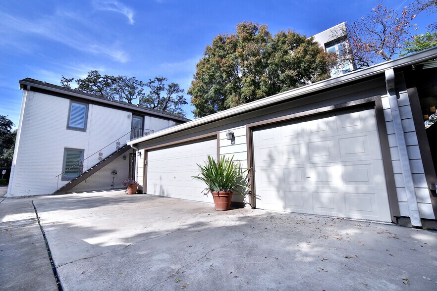 More Photos Of 2625 Peckham St, Houston Office Residential For Lease