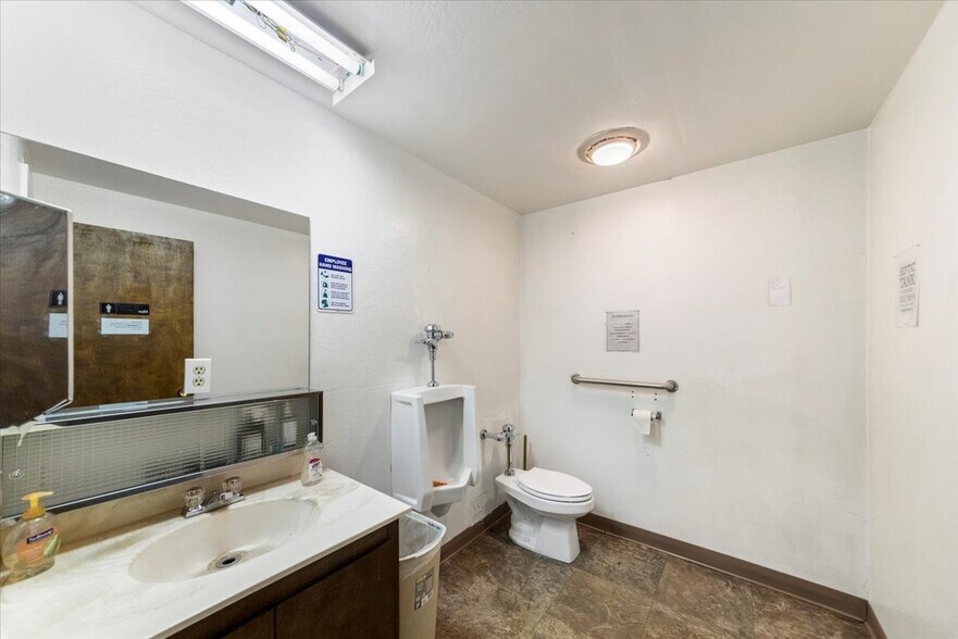 More Photos Of 2843 W Avenida de Luces, Williams Warehouse For Sale