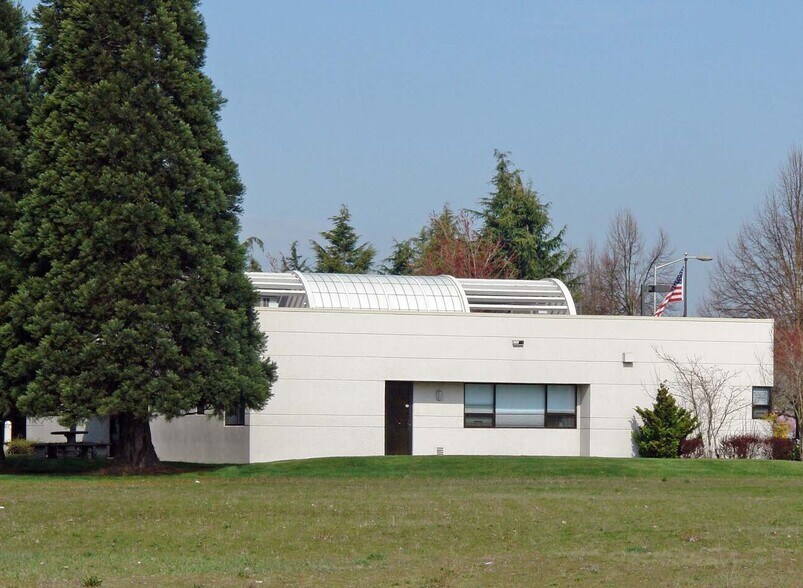 More Photos Of 13225 N Columbia Blvd, Portland Office For Sale