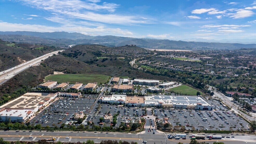 More Photos Of 800-888 New Los Angeles Ave, Moorpark Department Store For Sale