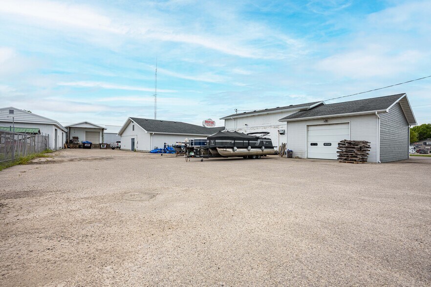 More Photos Of 4150 State Highway 13, Wisconsin Dells Freestanding For Sale