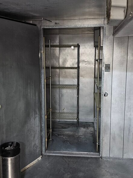 More Photos Of W156N8420 Pilgrim Rd, Menomonee Falls Fast Food For Sale