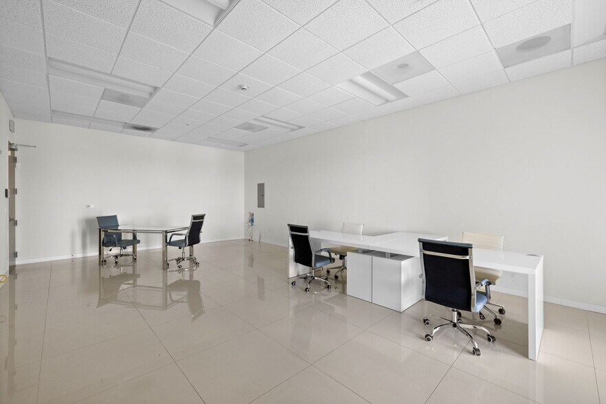 More Photos Of 20200 W Dixie Hwy, Aventura Medical For Lease
