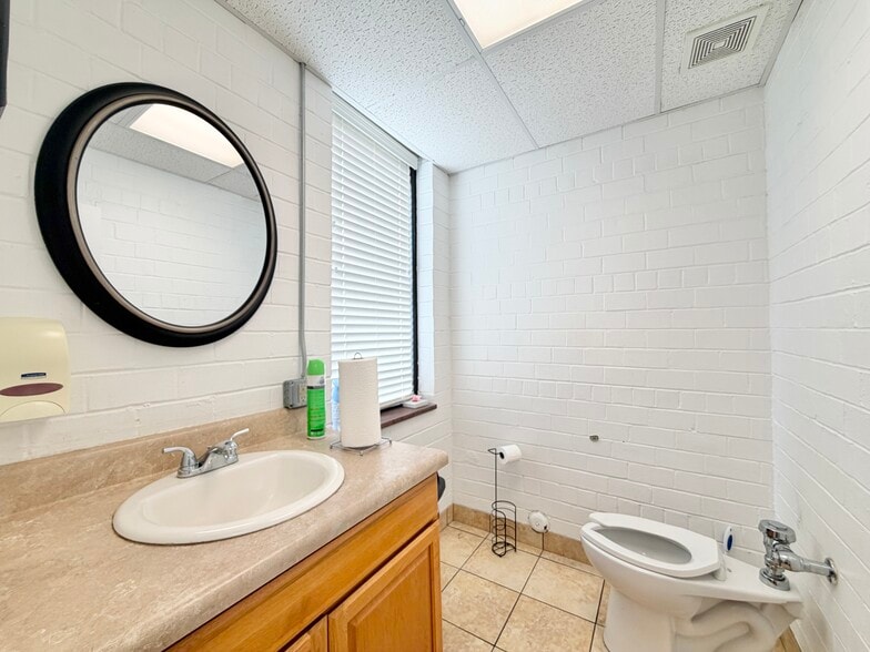 More Photos Of 1330 Mercer St, Princeton Office For Sale