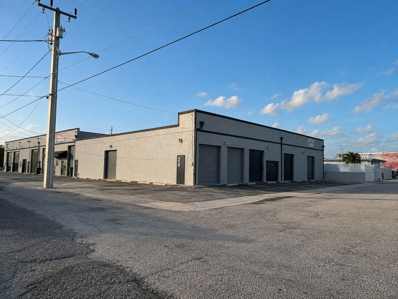 More Photos Of 18-24 NW 2nd St, Hallandale Beach Warehouse For Lease