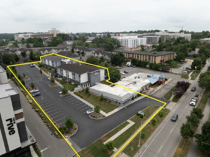 More Photos Of 1722 N Walnut St, Bloomington Apartments For Sale