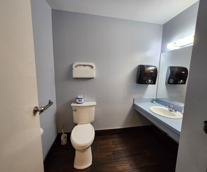 More Photos Of 3663 Pecos-McLeod, Las Vegas Medical For Sale