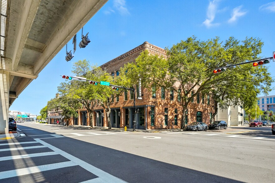 More Photos Of 501 W Bay St, Jacksonville Office For Lease