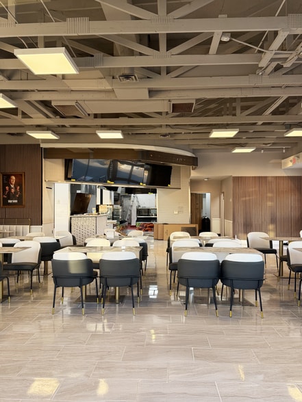 More Photos Of 3949 N 132nd St, Omaha Freestanding For Sale