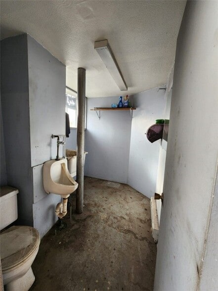 More Photos Of 433 Broadway, Pawtucket Light Distribution For Sale