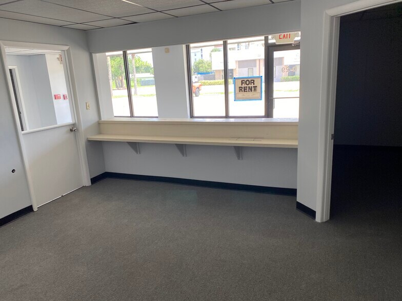 More Photos Of 1535 N Cogswell St, Rockledge Warehouse For Lease