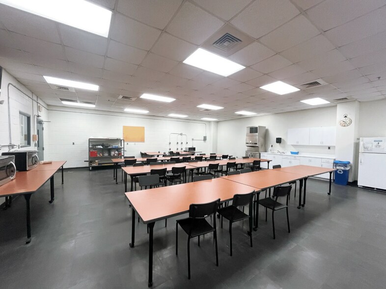 More Photos Of 175 McQueen Blvd, Summerville Manufacturing For Lease