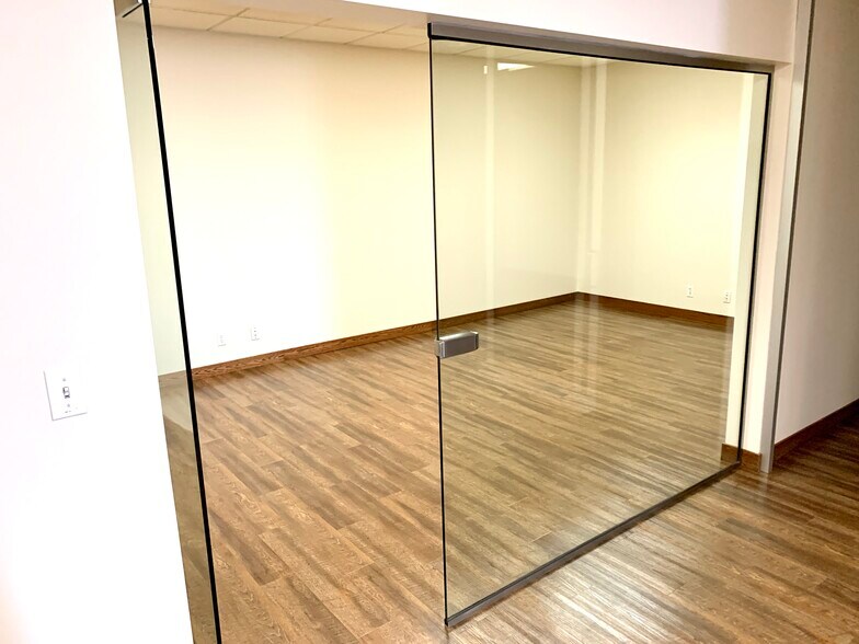 More Photos Of 14 Burnt Valley Ave, Red Deer County Service For Lease