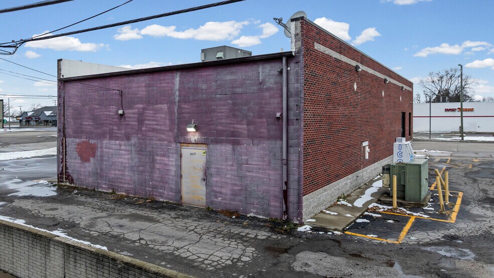 More Photos Of 7512 E 9 Mile Rd, Warren Convenience Store For Sale