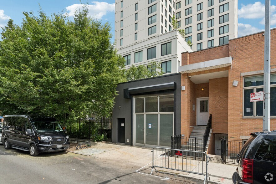 More Photos Of 274 4th Ave, Brooklyn Freestanding For Lease