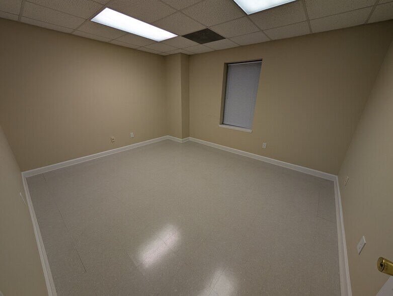 More Photos Of 4065 Powhatan Rd, Clayton Office For Lease