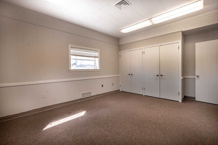 More Photos Of 1842 Banking St, Greensboro Office For Sale