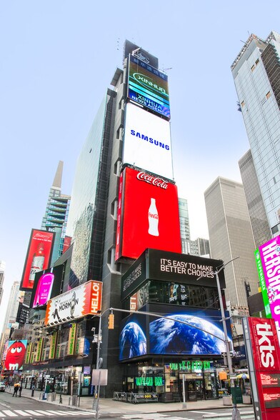 Primary Photo Of 2 Times Sq, New York Storefront For Lease