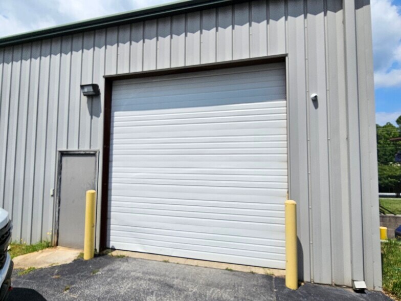 More Photos Of 1105 Old Buncombe Rd, Greenville Flex For Lease