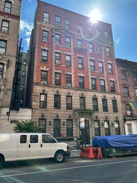 More Photos Of 240 E 9th St, New York Apartments For Sale