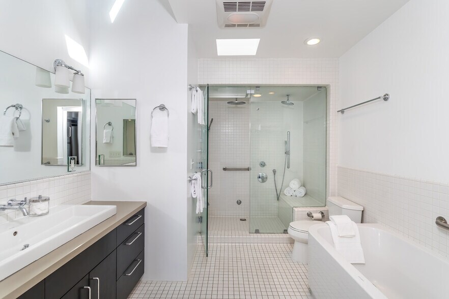 More Photos Of Abbot Kinney Blvd, Venice Loft Creative Space For Lease