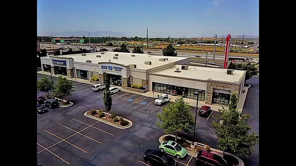 More Photos Of 120-156 N Market Place Dr, Centerville General Retail For Lease