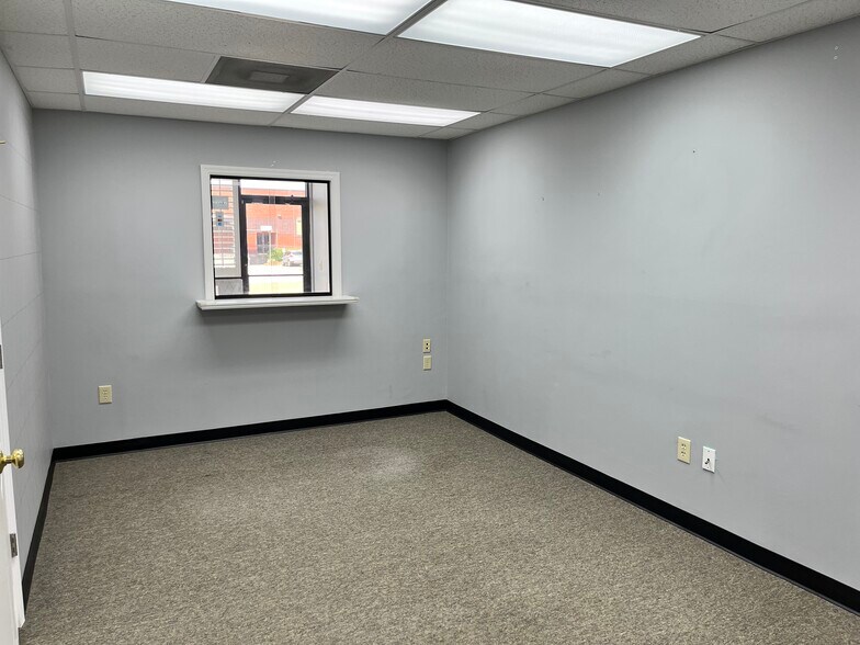 More Photos Of 1000 Lakeland Sq, Flowood Unknown For Lease