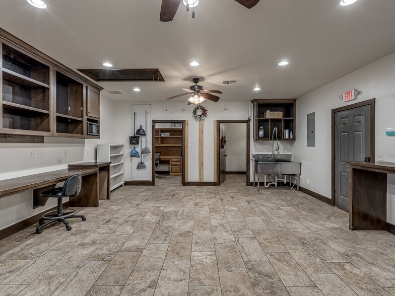 More Photos Of 113 E Broadway, Blanchard Storefront For Sale