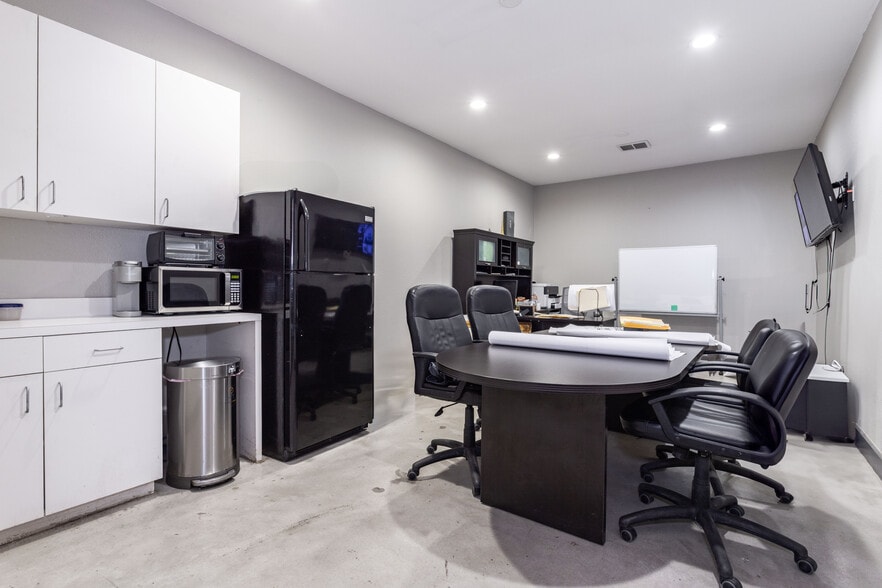 More Photos Of 669 Arroyo St, San Fernando Manufacturing For Sale