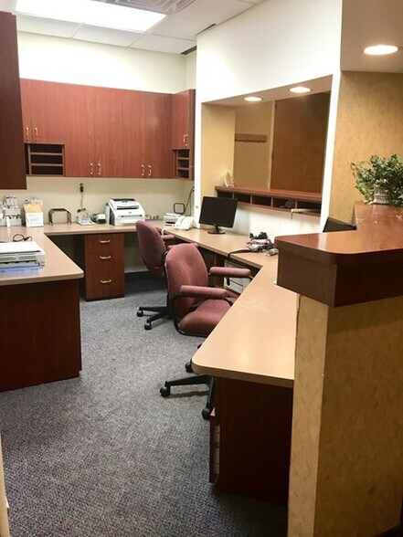 More Photos Of 31 Merrick Ave, Merrick Medical For Lease