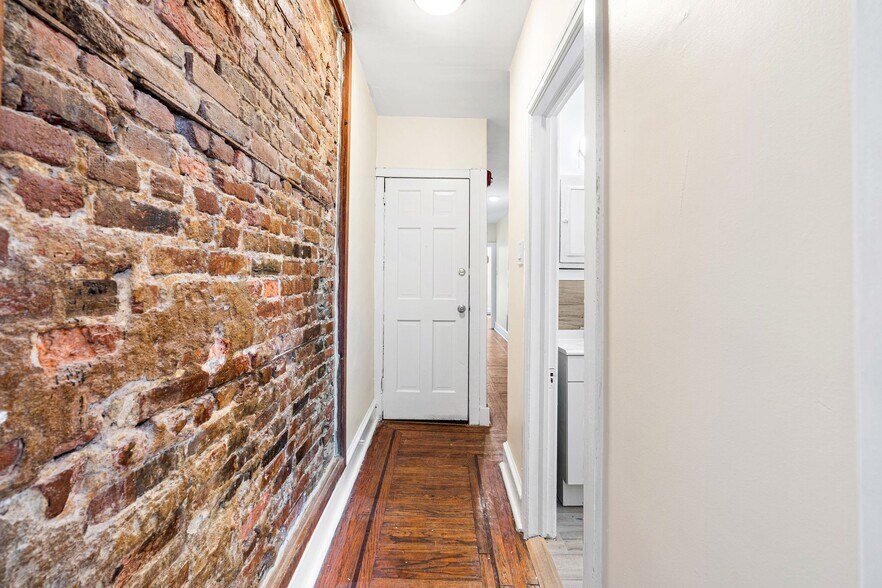 More Photos Of 522 S 5th St, Philadelphia Storefront Retail Residential For Sale