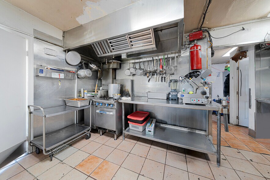 More Photos Of 201 W Whittier Blvd, Montebello Freestanding For Sale