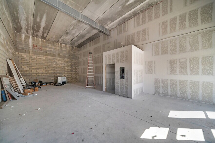 More Photos Of 1913 NE 10th Ter, Cape Coral Flex For Lease