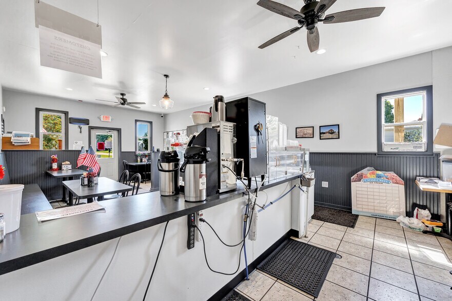 More Photos Of 633 Bissell St, White Lake General Retail For Sale