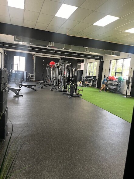 More Photos Of 125 Clinton Rd, Fairfield Warehouse For Lease