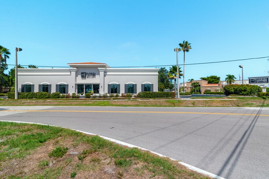 More Photos Of 7766 S Tamiami Trl, Sarasota Freestanding For Lease