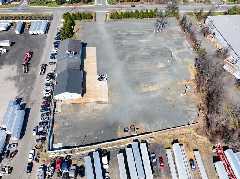 More Photos Of 379 County Rd, Cliffwood Service For Lease