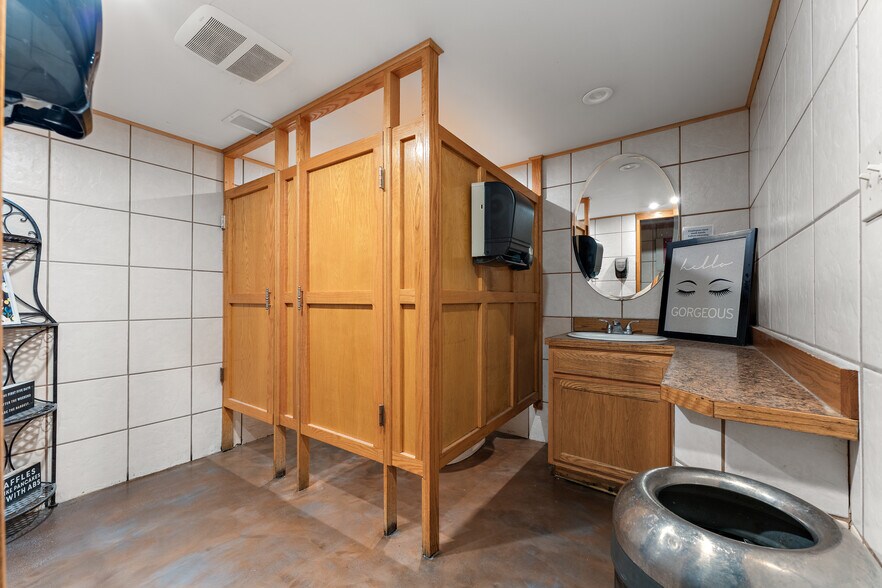 More Photos Of 4305 Portage St NW, Canton Restaurant For Sale