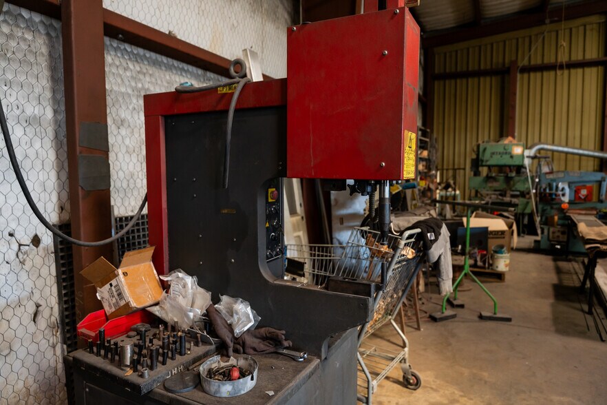 More Photos Of 1630 N Interstate 35 E, Lancaster Flex For Sale