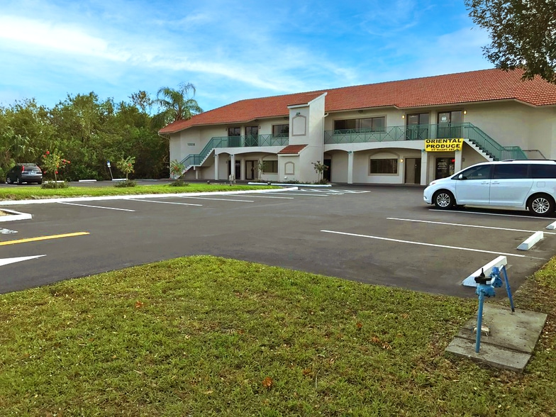 Primary Photo Of 1326 SE Malabar Rd, Palm Bay Medical For Sale