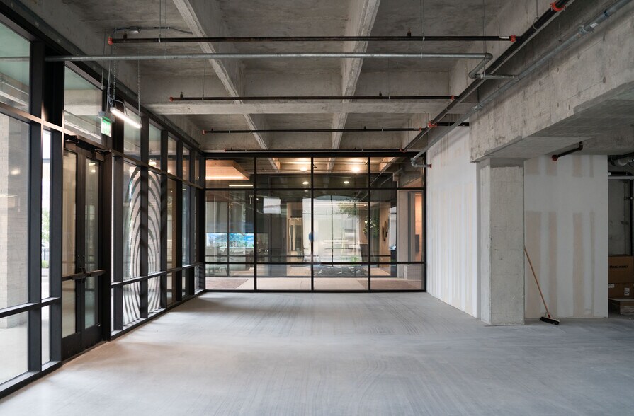 More Photos Of 711 Broadway St, San Antonio Office For Sale