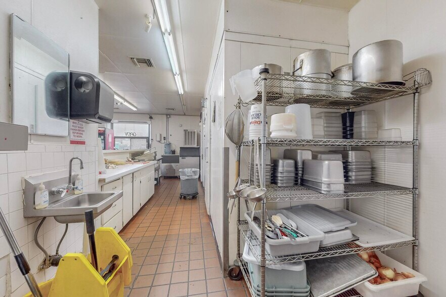 More Photos Of 2130-2301 Chelwood Park Blvd NE, Albuquerque Fast Food For Lease