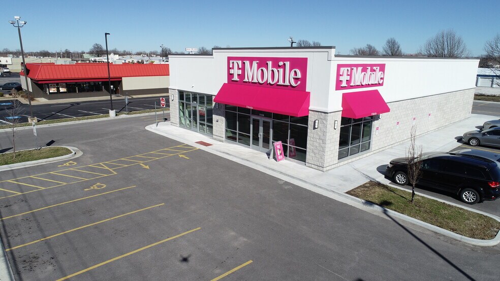 More Photos Of 2530 Grand Ave, Carthage General Retail For Sale