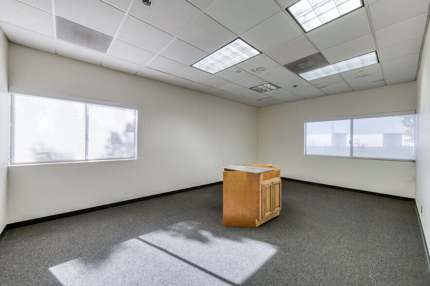 More Photos Of 5333 N Cornelia Ave, Fresno Warehouse For Sale