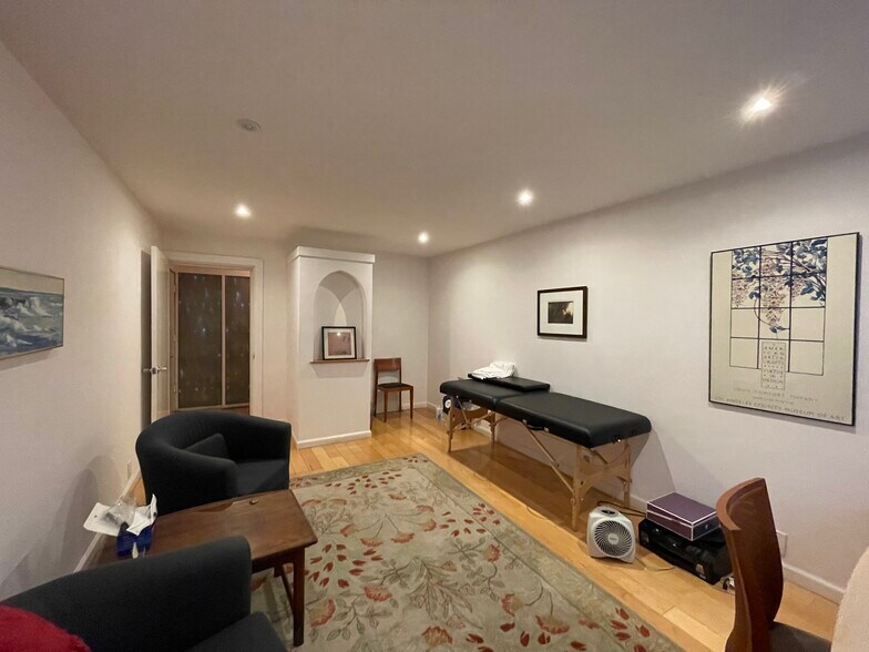 More Photos Of 10 Millwood St, Mill Valley Medical For Sale