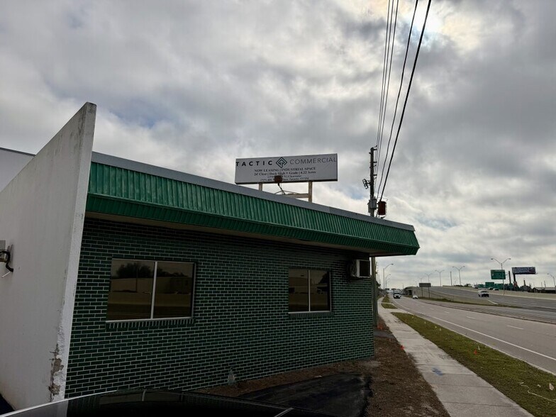 More Photos Of 13755 U.S. Highway 19 N, Clearwater Warehouse For Lease