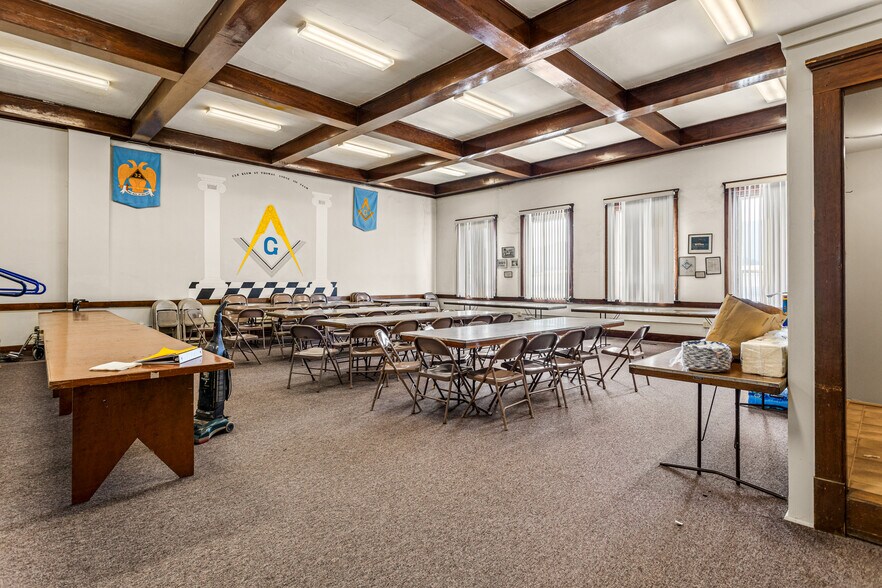 More Photos Of 305 E 1st St, Cle Elum Post Office For Sale