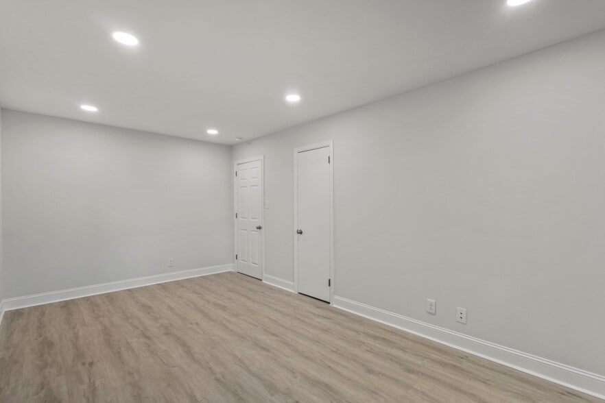 More Photos Of 679 Oakridge Farm Hwy, Mooresville Office For Sale